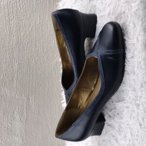 Soft Style Hush Puppies Blue Leather Almond Toe Square Heel Slip On Loafer Shoe